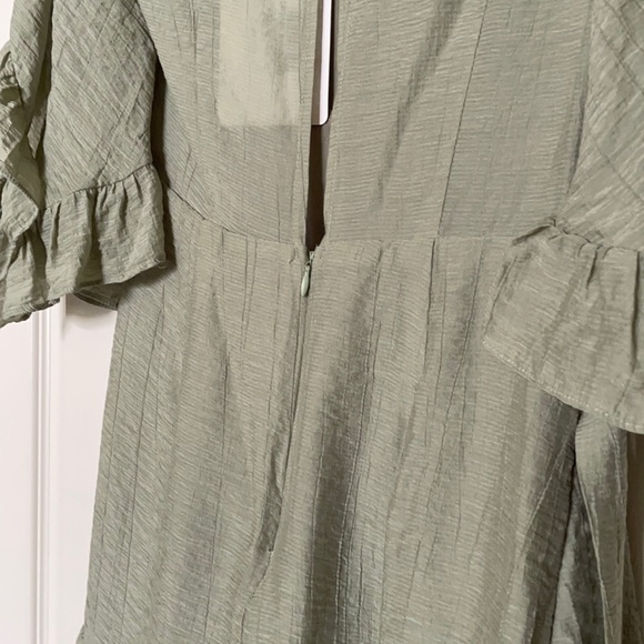Billy J sage green mini dress NWT! Size 6 AUS - Picture 3 of 7